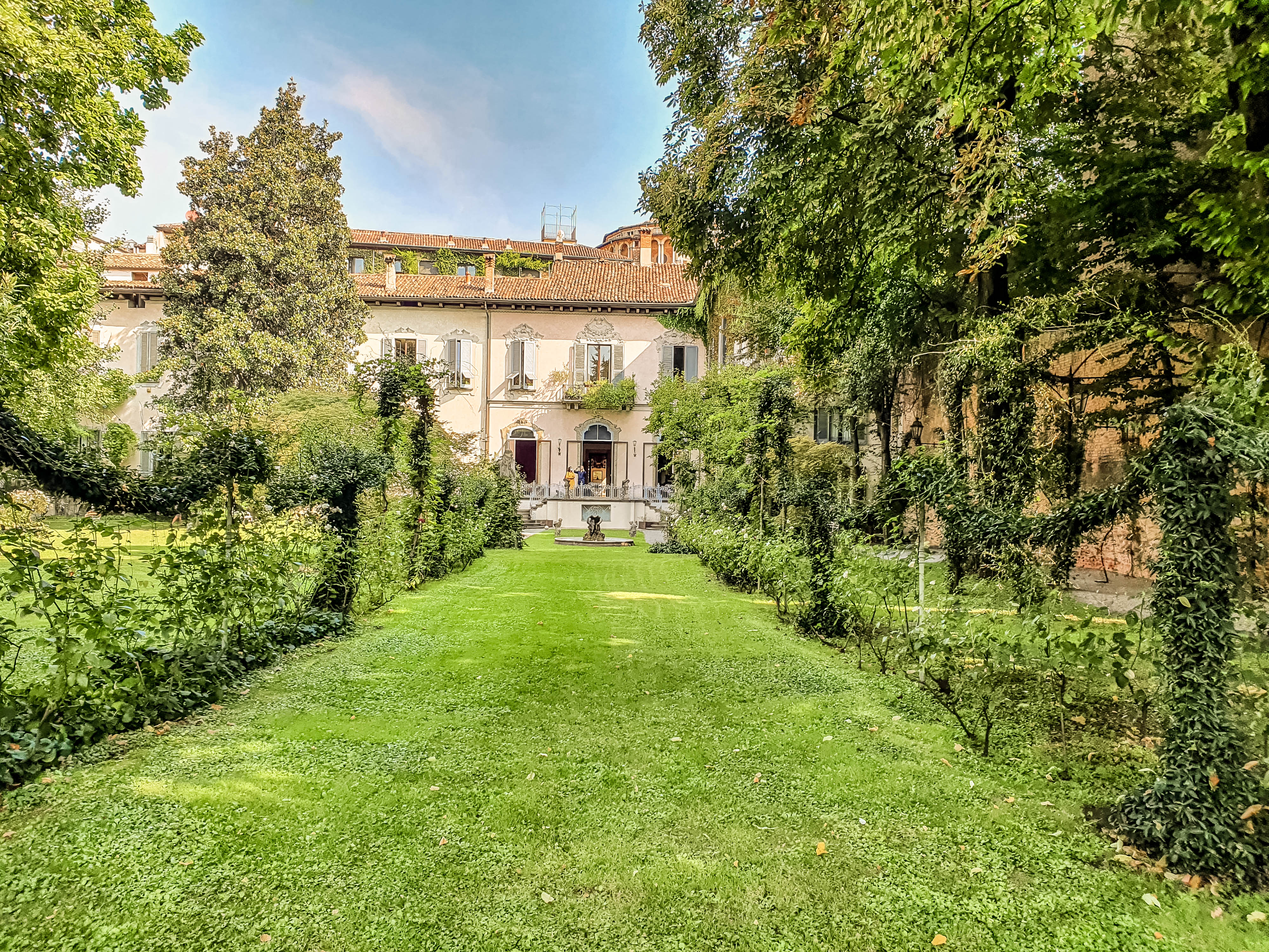 One of the many hidden gems in Milan. A beautiful house sits at the end of a sprawling green garden.