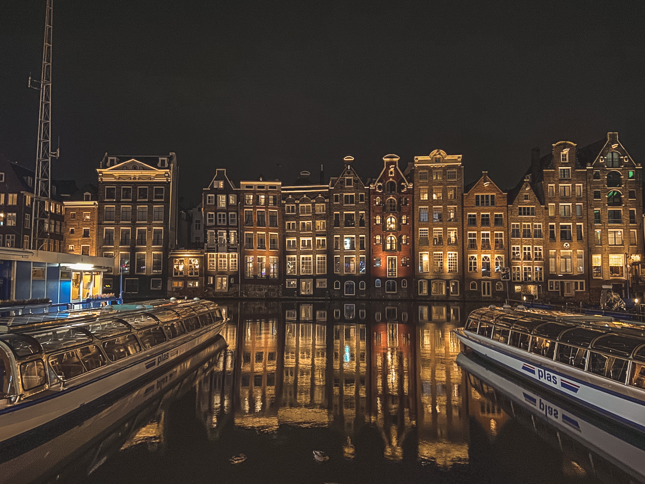 43 Instagram Hot Spots in Europe - Damrak, Amsterdam, Netherlands