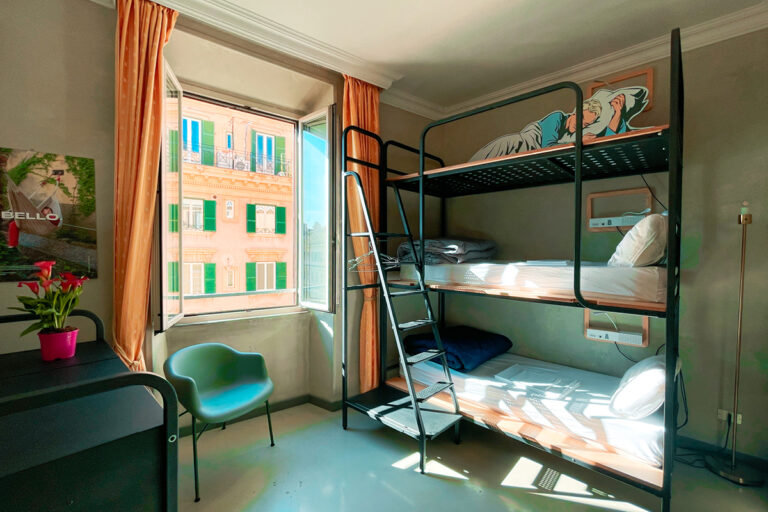 Ostello Bello Roma Colosseo dorm 3-bed bunk bed