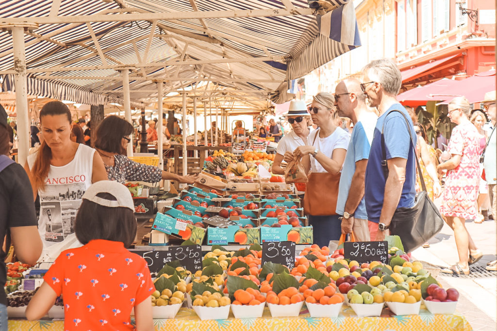 Market-fruit-veg-people-Southern Europe
