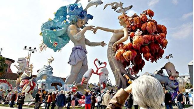 How to Celebrate The Fallas of València Festival | Famous Hostels