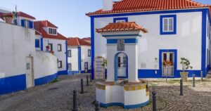 best-pub-crawl-in-ericeira-colourful-buildings-street