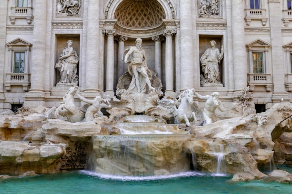 top-instagrammable-spots-rome-trevi-fountain